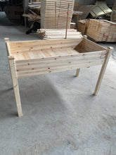 Charger l'image dans la galerie, Potager Urbain Léger fait en pin pour la gamme GPotager de GP Environnement Inc.